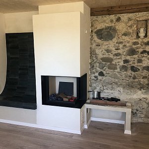 Cheminée mit Sitzbank