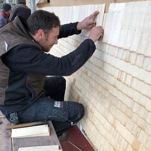 Handarbeit mit ca. 70'000 Schindeln